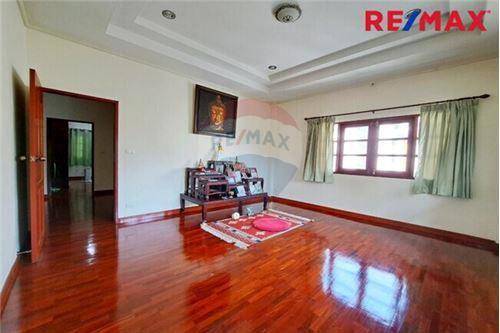 250 Sqm., 4 Beds, 3 Baths House listed for ฿ 15,000,000.