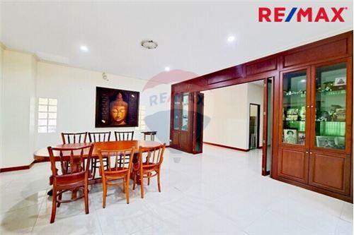 250 Sqm., 4 Beds, 3 Baths House listed for ฿ 15,000,000.