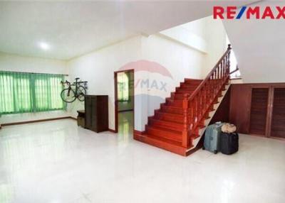 250 Sqm., 4 Beds, 3 Baths Townhouse listed for ฿ 15,000,000.