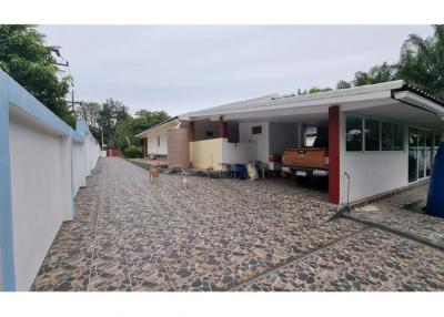 LUXURIOUS HOUSE FOR SALE 50 METER FROM THE BEACH - 920121030-90