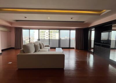 Large Pet-Friendly Condo Ekkamai