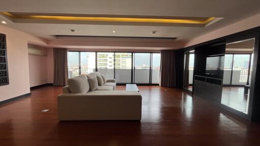 Large Pet-Friendly Condo Ekkamai