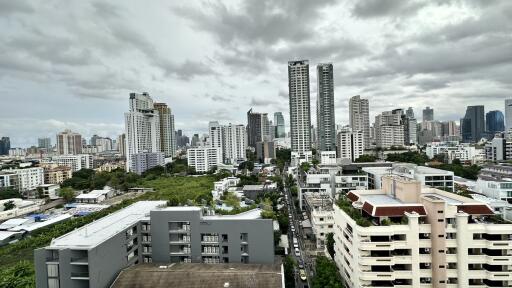 Bangkok 3-Bedroom Condo Prompong