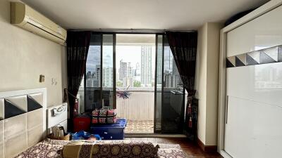 Bangkok 3-Bedroom Condo Prompong