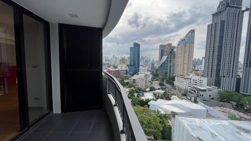 Large Renovated Condo Ekkamai