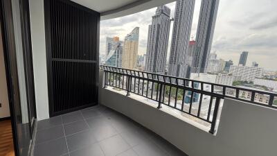 Large Renovated Condo Ekkamai