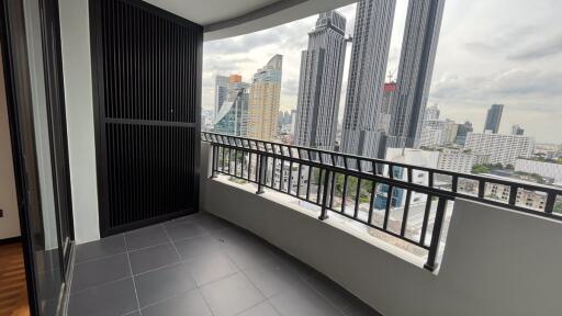 Large Renovated Condo Ekkamai