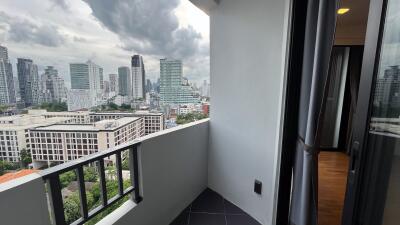 Large Renovated Condo Ekkamai Sale