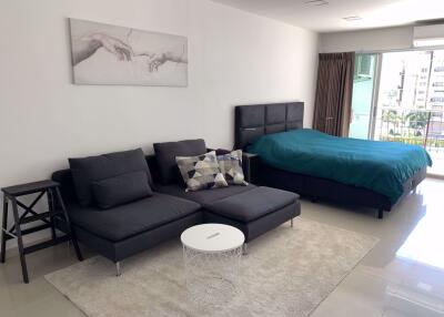 Studio Condo in Platinum Suites Jomtien C010352