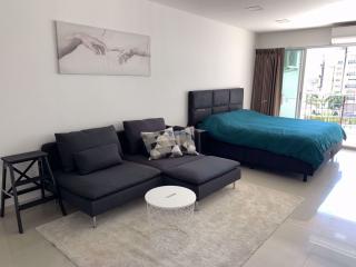 Studio Condo in Platinum Suites Jomtien C010352