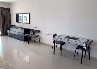 Studio Condo in Platinum Suites Jomtien C010352