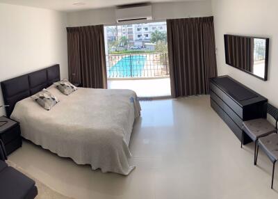 Studio Condo in Platinum Suites Jomtien C010352