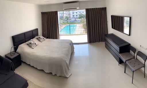 Studio Condo in Platinum Suites Jomtien C010352