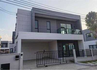 the Centro Bangna for RENT (4 bedrooms+4 bathrooms