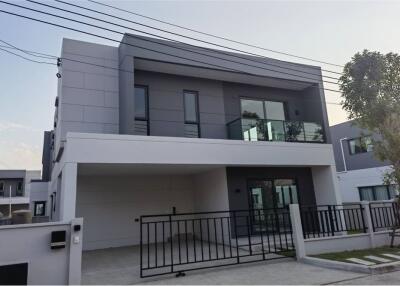 the Centro Bangna for RENT (4 bedrooms+4 bathrooms