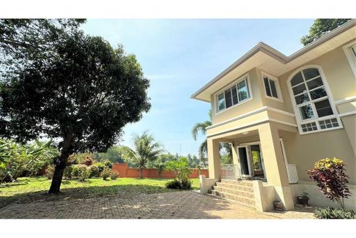 294 Sqm., 3 Beds House listed for ฿ 10,500,000.