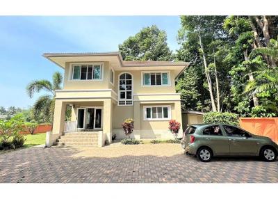 294 Sqm., 3 Beds Townhouse listed for ฿ 9,500,000.