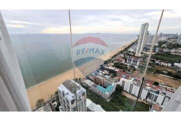 Aeras beachfront condo Pattaya