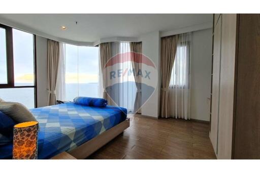 Aeras beachfront condo Pattaya