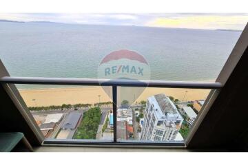 Aeras beachfront condo Pattaya