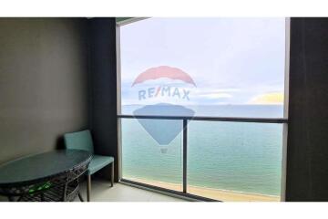 Aeras beachfront condo Pattaya