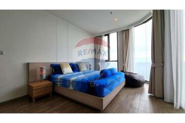 Aeras beachfront condo Pattaya