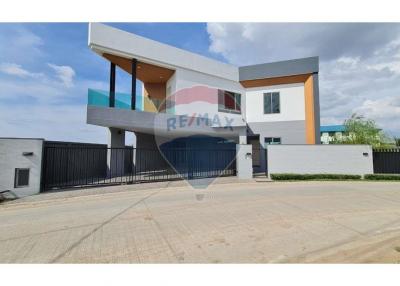 Luxury house, 2-story pool villa, suitable for living