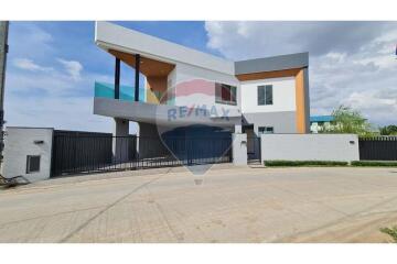 Luxury house, 2-story pool villa, suitable for living