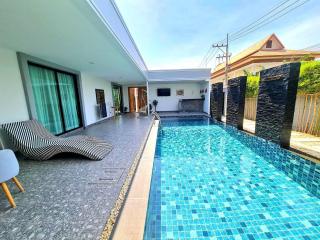 Pool Villa House in East Pattaya for Sale