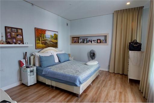 Luxury 5 Bedroom Private house in soi Khaotalo