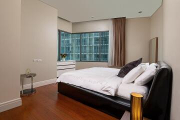 Bright Sukhumvit 24 2-Bedroom 2-Bathroom Fully-Furnished Condo for Rent