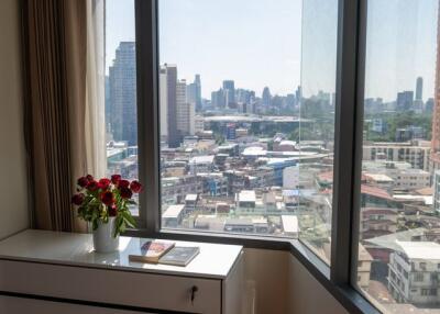 Bright Sukhumvit 24 2-Bedroom 2-Bathroom Fully-Furnished Condo for Rent