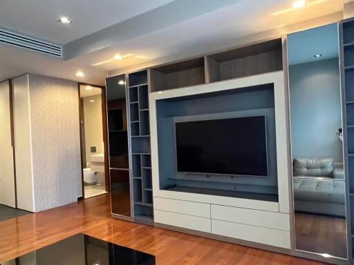 Ashton Morph 38 2-Bedroom 2-Bathroom Fully-Furnished Condo for Rent