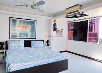 คอนโดนี้ มีห้องนอน 2 ห้องนอน  อยู่ในโครงการ คอนโดมิเนียมชื่อ Golden Pattaya Condominium 