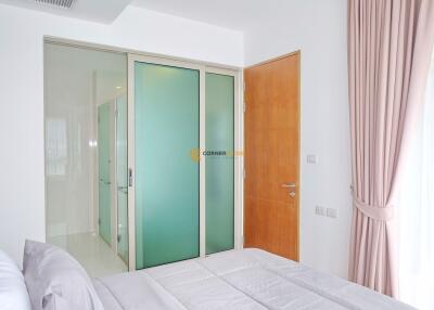 คอนโดนี้ มีห้องนอน 2 Bedrooms ห้องนอน  อยู่ในโครงการ คอนโดมิเนียมชื่อ The Sanctuary Wongamat  