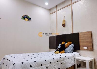 คอนโดนี้มี 2 ห้องนอน  อยู่ในโครงการ คอนโดมิเนียมชื่อ Dusit Grand Condo View Jomtien 