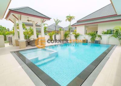 บ้านหลังนี้มี 3 ห้องนอน  อยู่ในโครงการชื่อ Baan Dusit Pattaya Hill 5  ตั้งอยู่ที่
