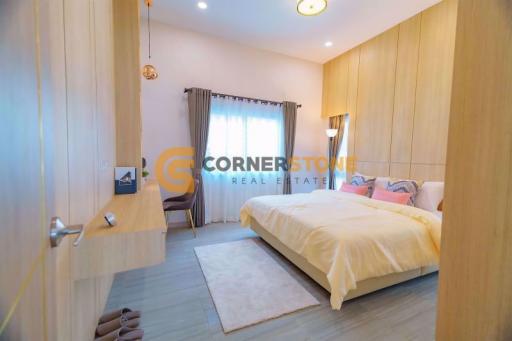 บ้านหลังนี้มี 3 ห้องนอน  อยู่ในโครงการชื่อ Baan Dusit Pattaya Hill 5  ตั้งอยู่ที่