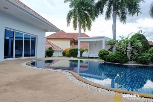 บ้านหลังนี้มี 4 ห้องนอน  อยู่ในโครงการชื่อ Miami Villas  ตั้งอยู่ที่