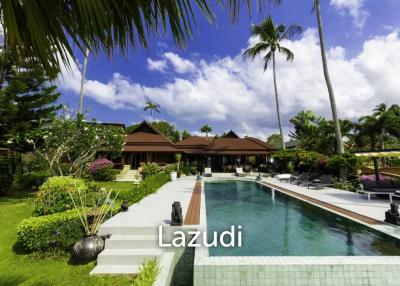 Luxury Traditional-Style Beachfront Villa