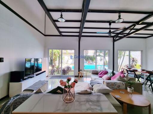 4 Bedrooms House East Pattaya H010418