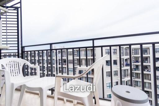 LA CASITA : 2 Bed Pool View condo in town