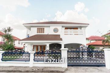 4 Bedrooms Cozy House for Rent in City