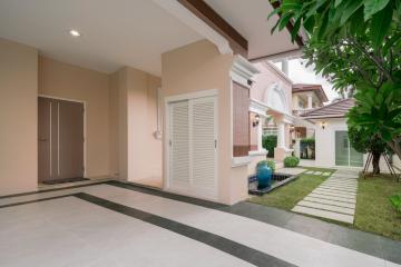 Single house for sale in Ladawan Village, Phutthamonthon Sai 2, newly renovated, beautiful, ready