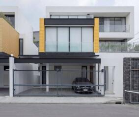 Luxury Class house for sale, decorated and ready to move in, behind CDC, near Ekamai Expressway,