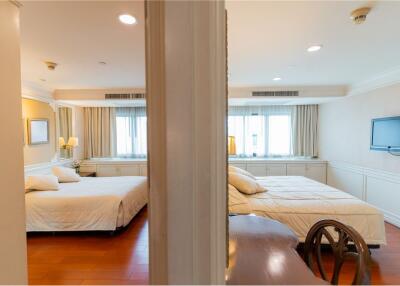 Available ! Stunning - Penthouse 4 Bedrooms on top floor Serviced apartment Sukhumvit 10.