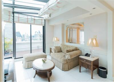 Available ! Stunning - Penthouse 4 Bedrooms on top floor Serviced apartment Sukhumvit 10.