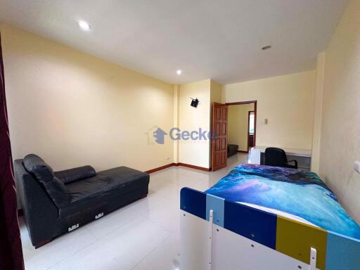 4 Bedrooms House in Lakeside Court 2 East Pattaya H003478