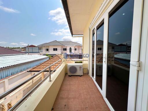 4 Bedrooms House in Lakeside Court 2 East Pattaya H003478