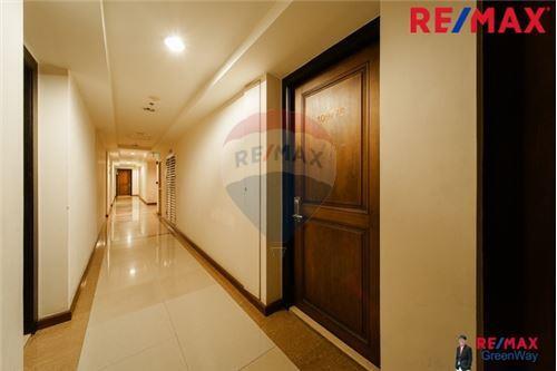 48 Sqm., 1 Bed, 1 Bath Condo listed for ฿ 3,300,000.